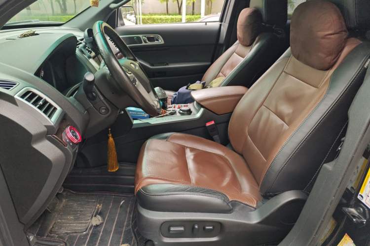 Used Ford Explorer 2013 3.5L Deluxe Model
