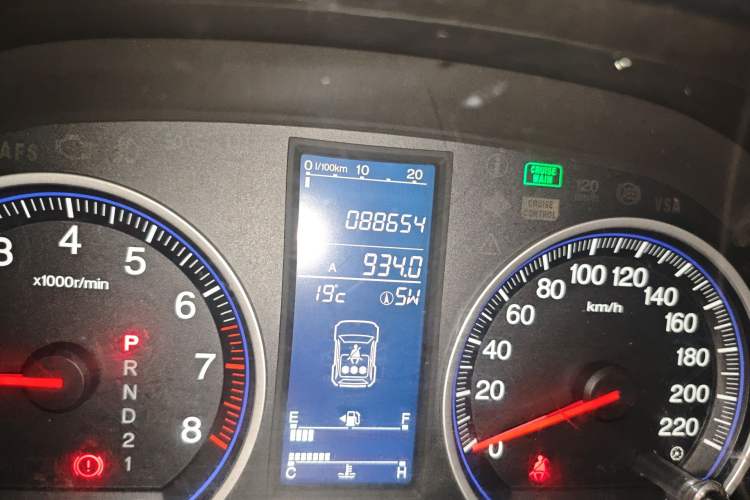 Used Honda CR-V 2010 2.4L automatic four-wheel drive luxury version Odometer Close Up