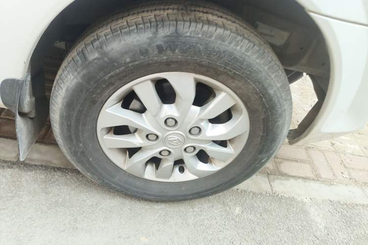 Used SAIC MAXUS Xintu V80 2021 2.0T AMT Classic Aoyuntong Short Wheelbase Ultra-Low Roof 5/6-Seater