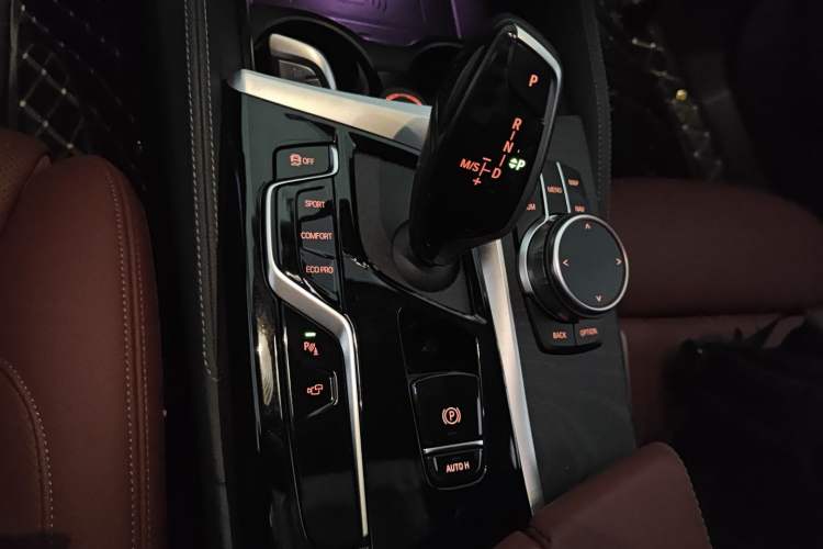 Used BMW 5 Series 2023 530Li Luxury Edition M Sport Package Gear Lever