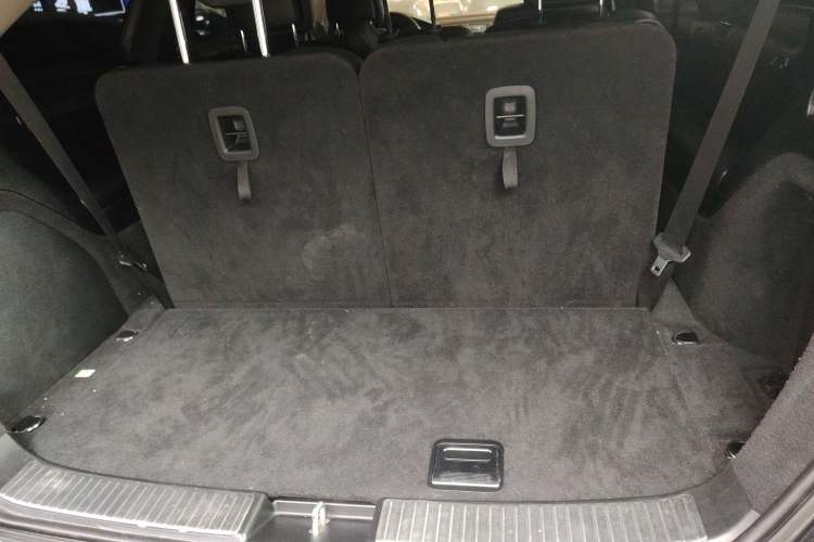 Used Mercedes-Benz R-Class 2017 R 320 4MATIC Business Edition Prestige Model Trunk