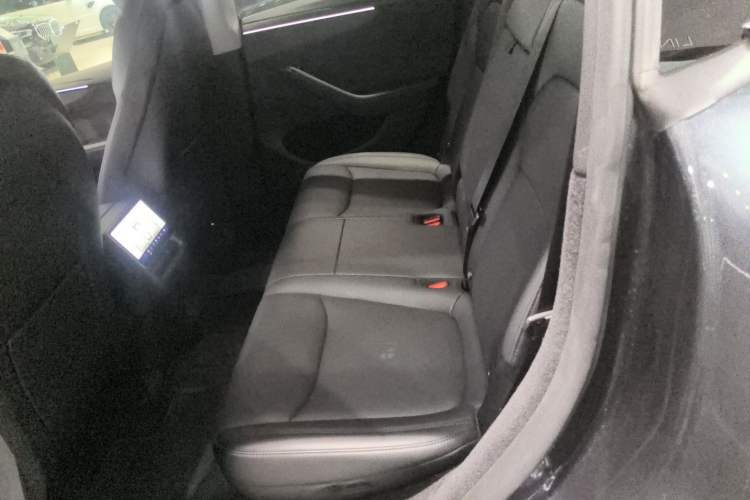 Used Tesla Model Y 2025 Long-Range All-Wheel-Drive Version
