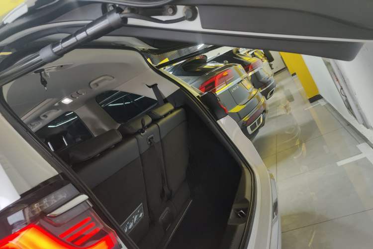 Used Honda Elysion 2022 2.0L eHEV Luxury First Edition Trunk