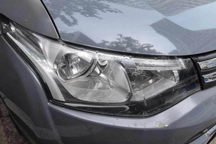 Used Mitsubishi Outlander 2013 2.0L Two-Wheel Drive Sport Navigation Version 5 Seats
