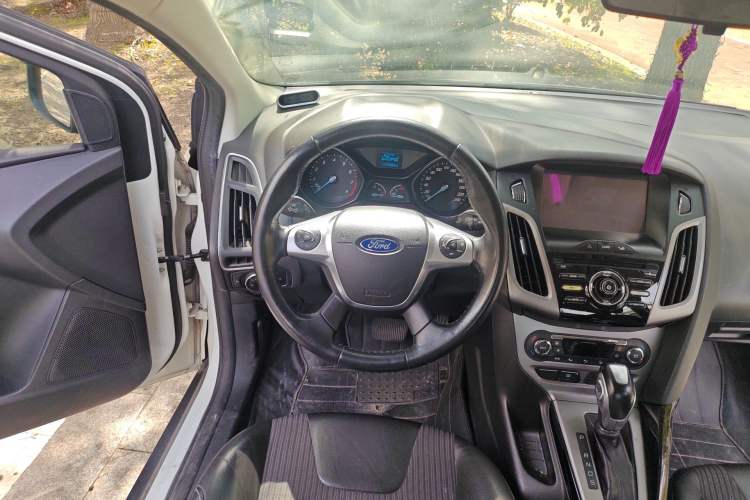 Used Ford Focus 2012 Sedan 1.6L Automatic Fashion Edition
