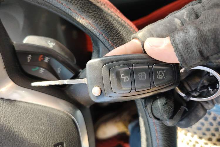 Used Ford Focus 2012 Sedan 1.6L Manual Fashion Edition
