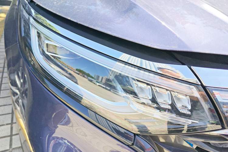 Used Roewe iMAX8 2021 400TGI Supreme Series Prestige Edition
