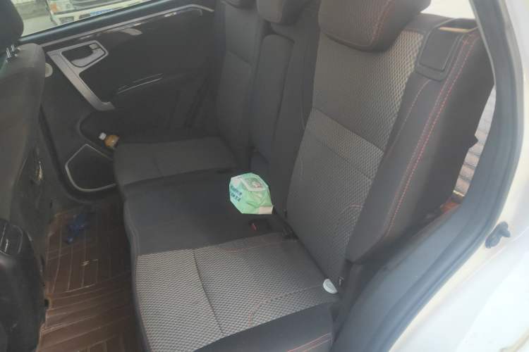 Used Geely Auto GX7 2015 Sports Edition 2.0L Automatic Luxury Model Left Rear Seat