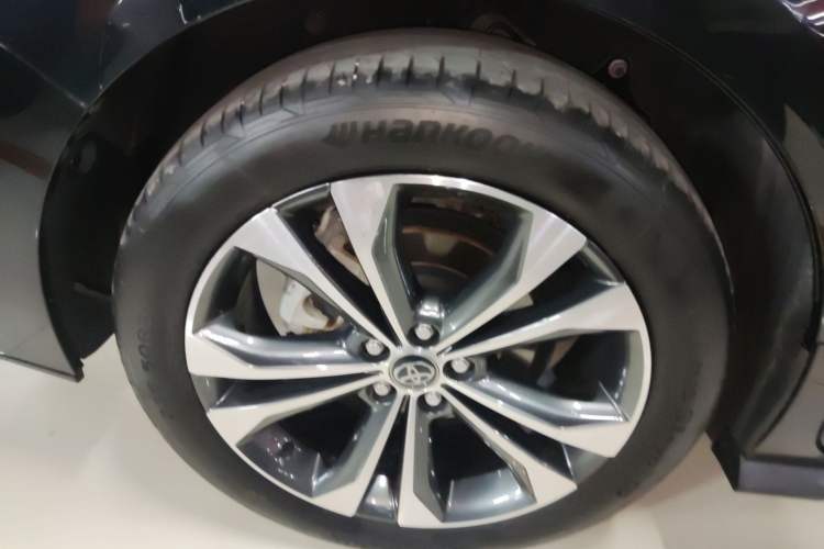 Used Toyota Granvia 2023 2.5L Hybrid Prestige PLUS Edition Right Rear Wheel Hub