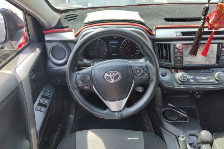 Used Toyota RAV4 2019 2.0L CVT Two-Wheel Drive Fashion X Limited Edition China VI Standard