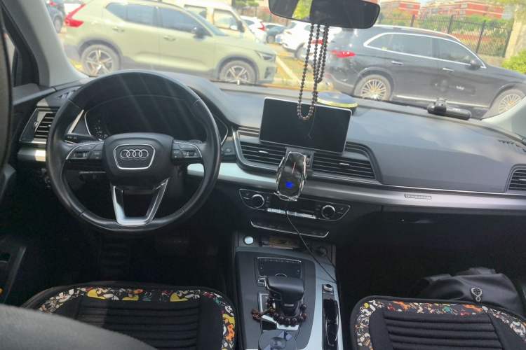 Used Audi Q5L 2018 40 TFSI Prestige Fashion Edition China V Center Console