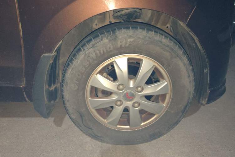 Used Wuling Hongguang 2018 1.5L Classic S Standard Model Right Front Wheel Hub