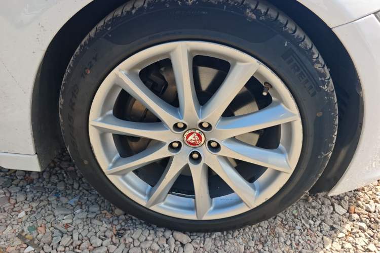 Used Jaguar XJ 2016 XJL 2.0T Two-Wheel-Drive Elegant Business Edition
