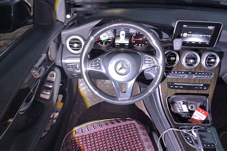 Used Mercedes-Benz GLC 2018 GLC 260 4MATIC Luxury Model Steering Wheel