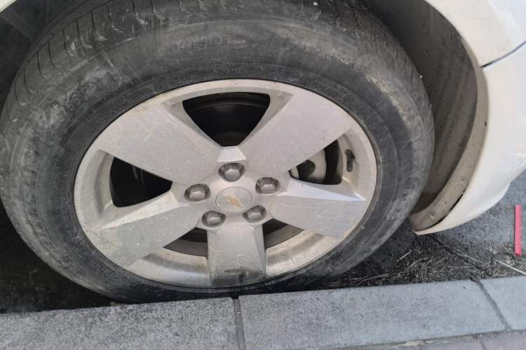 Used Chevrolet Malibu 2012 2.0L Automatic Luxury Edition Right Front Wheel Hub