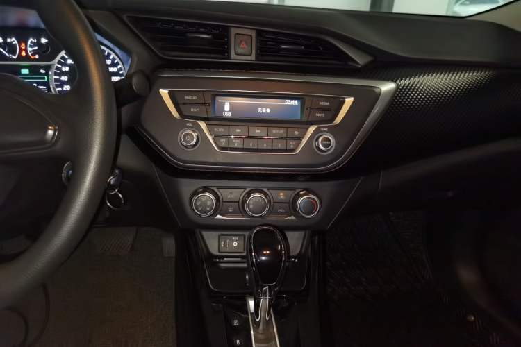 Used Nissan Lannia 2020 1.6L CVT Cool Edition Audio And AC Panel