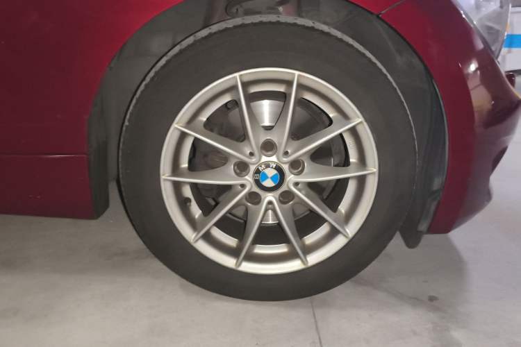 Used BMW 1 Series 2011 120i Convertible Coupe Right Front Wheel Hub