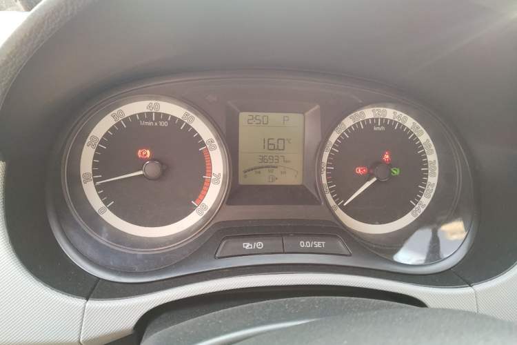 Used Skoda Fabia 2016 1.4L Automatic Car Enjoy Edition
