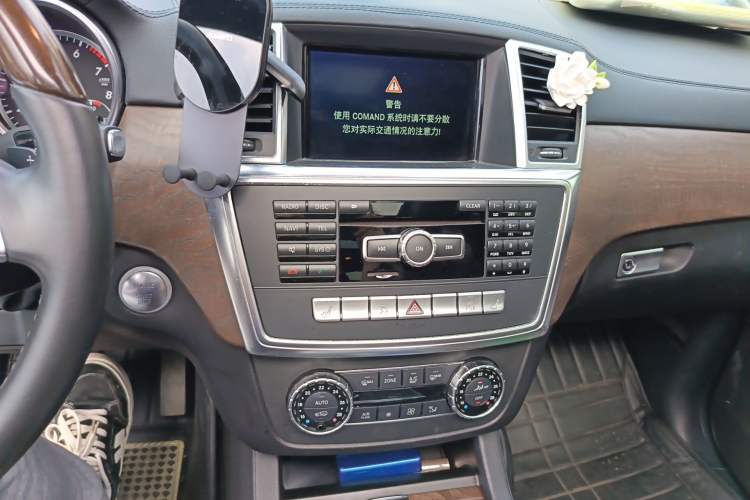 Used Mercedes-Benz GL-Class 2013 GL 500 4MATIC Audio And AC Panel