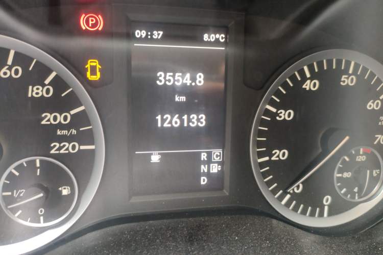 Used Mercedes-Benz Vito 2016 2.0T Elite Version 9-seater