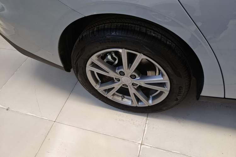 Used Geely Galaxy L6 2025 EM-i 140km Long-Range Version Right Rear Wheel Hub