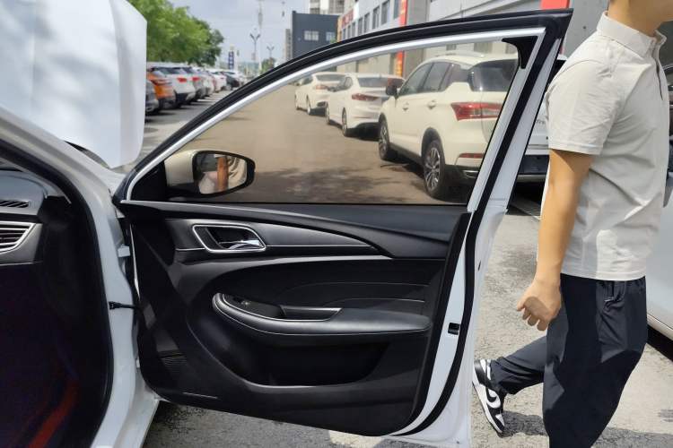 Used Roewe i5 2020 1.5L Manual 4G Connect Luxury Edition