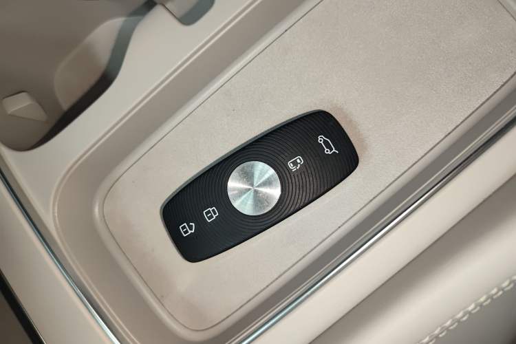 Used Roewe iMAX8 New Energy 2025 1.5T DMH Lu Zun Deluxe Edition