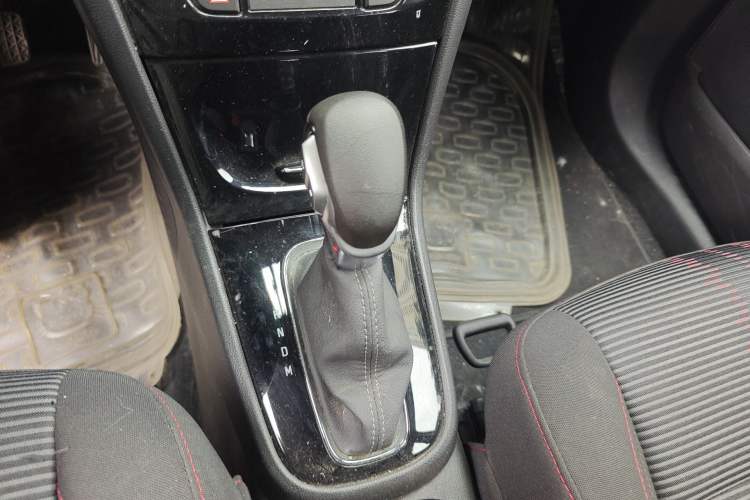 Used Buick Encore 2018 18T Automatic Two-Wheel Drive Urban Fashion Model Gear Lever