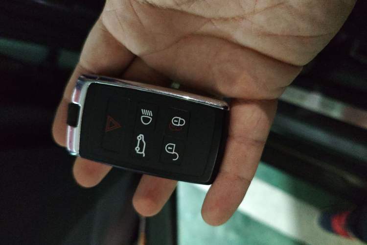 Used Land Rover Discovery 2021 360 PS R-Dynamic SE