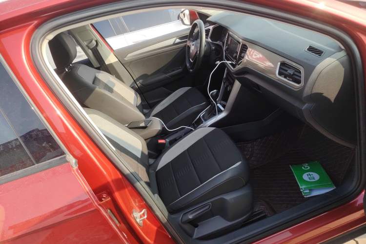 Used Volkswagen T-ROC 2019 230TSI DSG Two-Wheel-Drive Advanced Version China VI Standard
