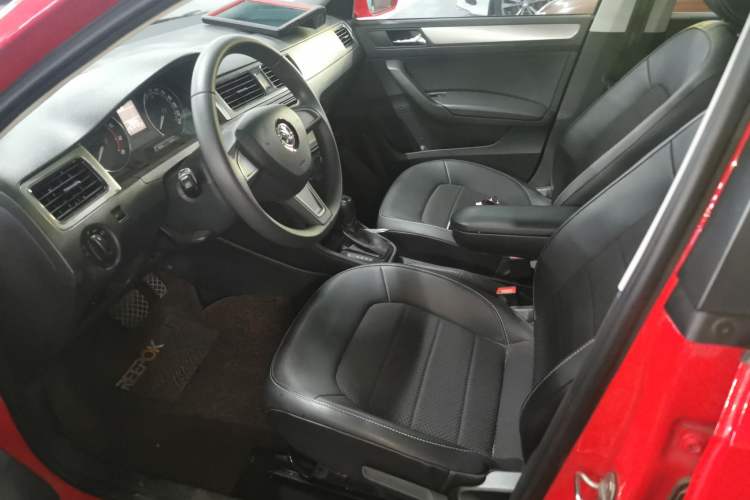 Used Skoda Rapid Spaceback 2016 Revised 1.6L Automatic Chuanxing Version
