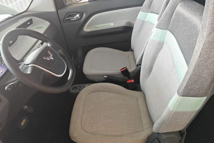 Used Wuling Hongguang MINIEV 2022 Macaron Fashion Edition Lithium-Nickel-Cobalt-Alpha-oxide Left Front Seat