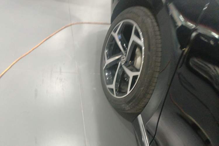 Used Volkswagen Magotan 2023 2 Million Units Limited Edition 330TSI DSG Leading Version Right Rear Wheel Hub