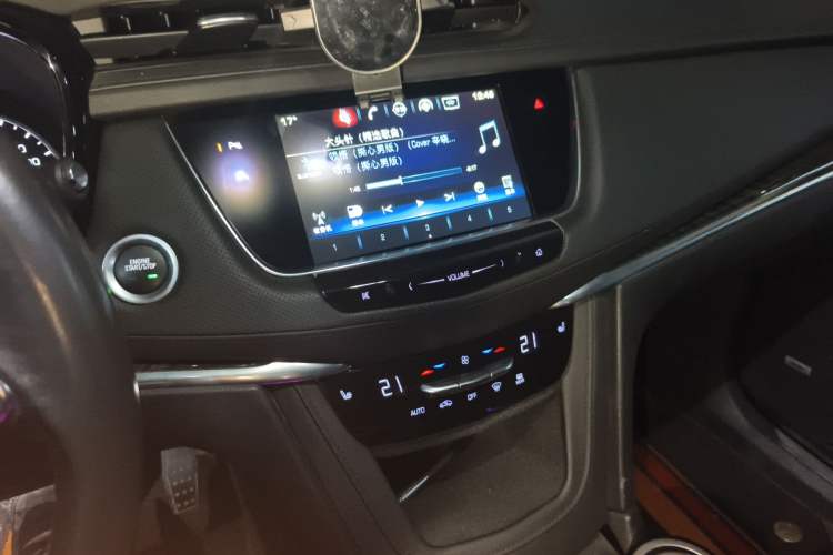 Used Cadillac XT5 2018 25T Luxury Model Audio And AC Panel