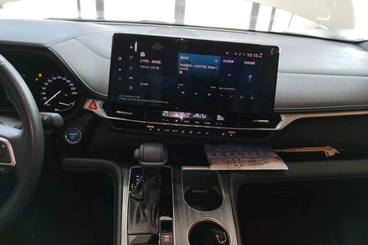 Used Toyota Sienna 2023 2.5L Hybrid Deluxe Edition
