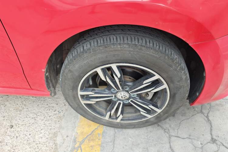 Used Volkswagen Polo 2016 1.6L Automatic Comfort Model Right Front Wheel Hub