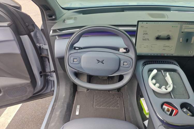 Used XPeng G7 2025 Model—702 Ultra Long Range Steering Wheel