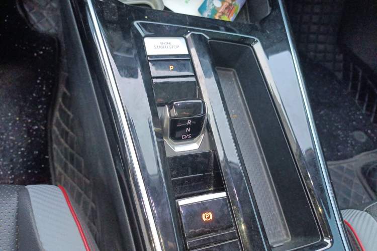 Used Volkswagen Lamando 2023 Lavida L 280TSI DSG Cool & Spicy Edition Gear Lever