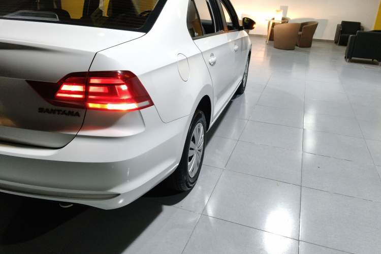 Used Volkswagen Santana 2016 1.4L Manual Fashion Edition Exterior 3