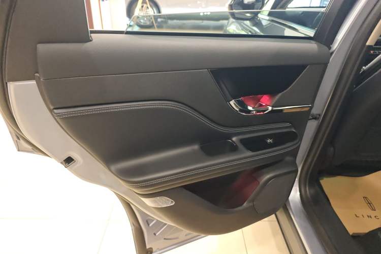 Used Lincoln Corsair 2023 2.0T Two-Wheel-Drive Luxury Edition