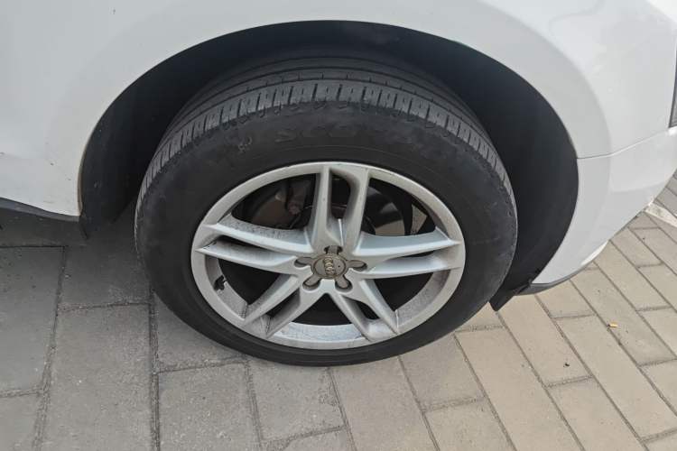 Used Audi Q5 2017 40 TFSI Comfort Model Right Front Wheel Hub