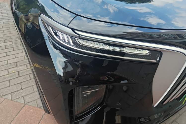 Used Hongqi E-HS9 2022 690 km Range Flagship Edition Six Seats Right Front Headlight