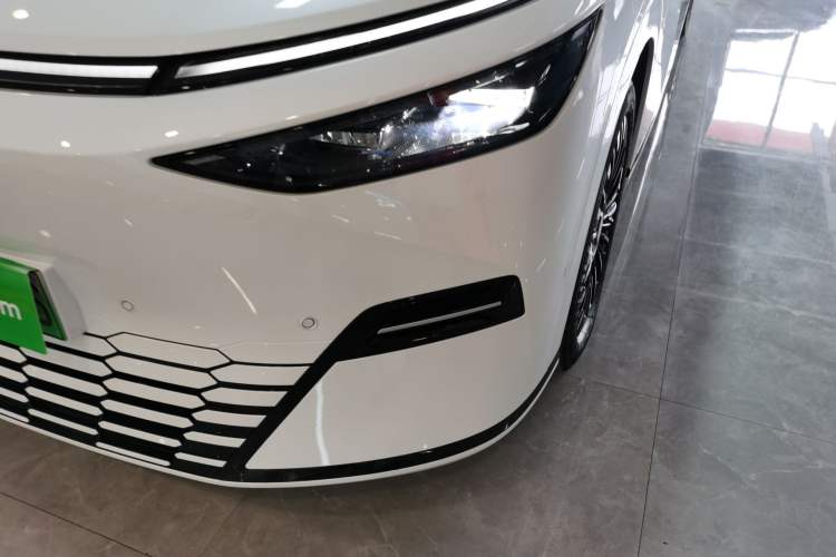 Used XPeng X9 2025 740 Ultra-Long Range Max Left Front Headlight