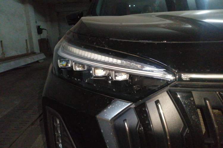 Used EXEED Lanyue 2023 400T Four-Wheel Drive Star Prestige 7-Seater Right Front Headlight