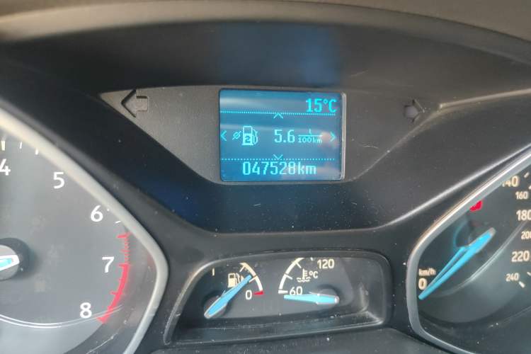 Used Ford Focus 2017 Sedan EcoBoost 125 Manual – Ultra-Style Edition with SmartDrive Features