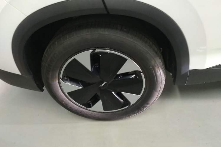 Used Dongfeng Aeolus L7 New Energy 2024 205 Plus Exterior 2