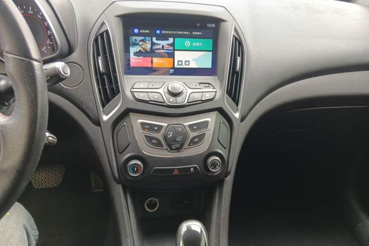 Used Chery Arrizo 5 2017 SPORT 1.5T CVT Luxury Edition Audio And AC Panel