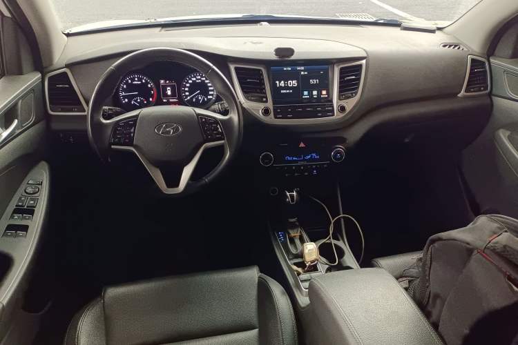 Used Hyundai Tucson 2015 1.6T Dual-Clutch Two-Wheel-Drive Smart Model Center Console