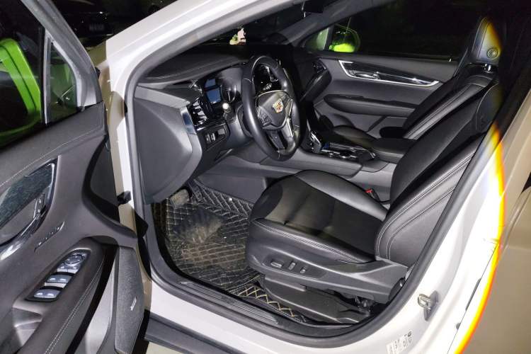 Used Cadillac XT5 2021 28T Luxury Model Driver Seat