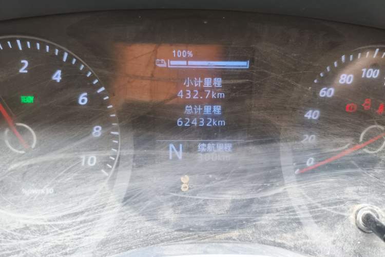 Used Wuling Yangguang 2024 300KM Comfort Version Passenger Van 75kW Odometer Close Up